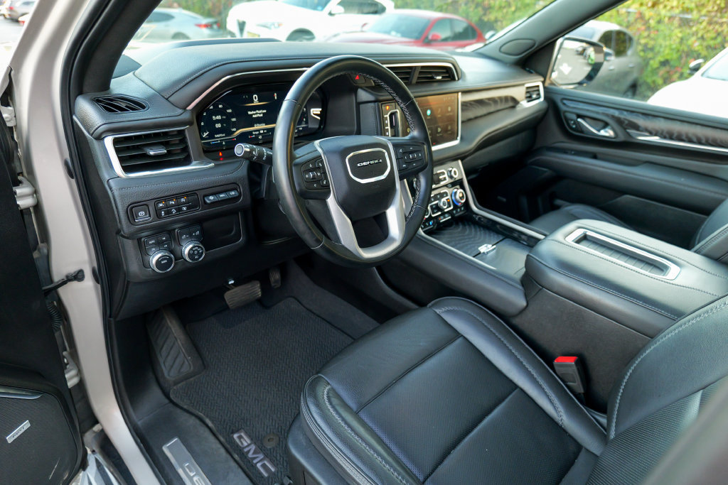 Used 2023 GMC Yukon Denali AWD/4WD image 18