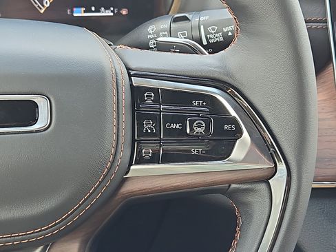 New 2024 Jeep Grand Cherokee Summit image 21