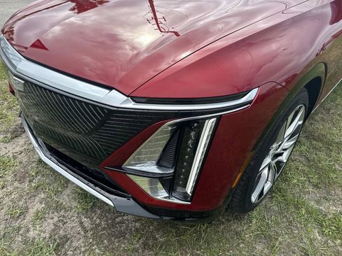 Certified 2025 Cadillac Lyriq Luxury w/ LPO, Floor Liner Package AWD/4WD image 9