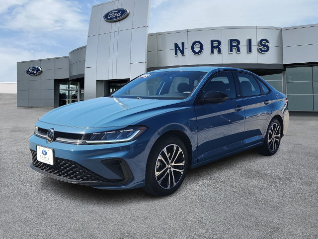Used 2025 Volkswagen Jetta Sport FWD image 2