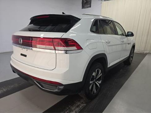 Used 2024 Volkswagen Atlas Cross Sport SE FWD image 2