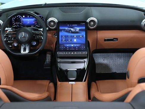 Used 2024 Mercedes-Benz SL 55 AMG 4MATIC w/ Driver Assistance Package image 21