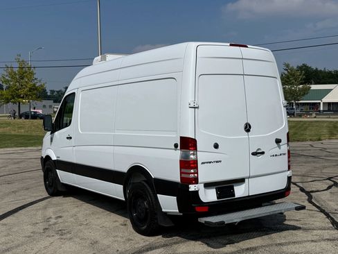 Used 2015 Freightliner Sprinter 2500 w/ Additional Battery Package RWD image 5