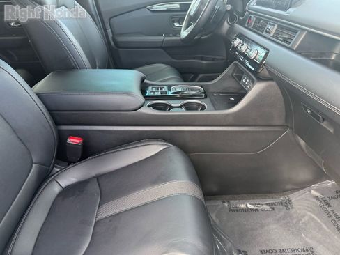 Certified 2025 Honda Pilot Touring image 30