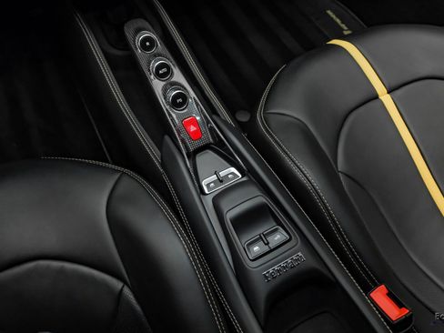 Used 2022 Ferrari F8 Tributo image 86