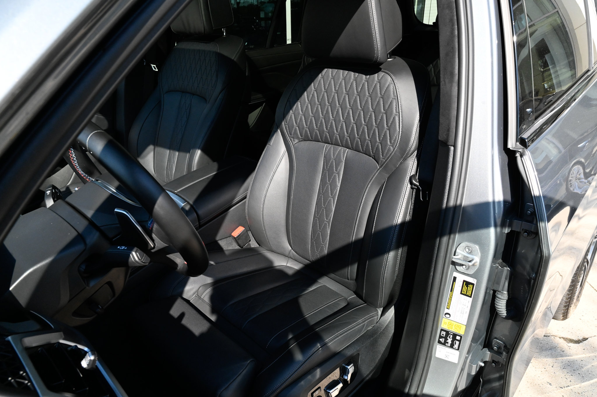 Used 2023 BMW X7 M60i w/ Executive Package AWD/4WD image 18