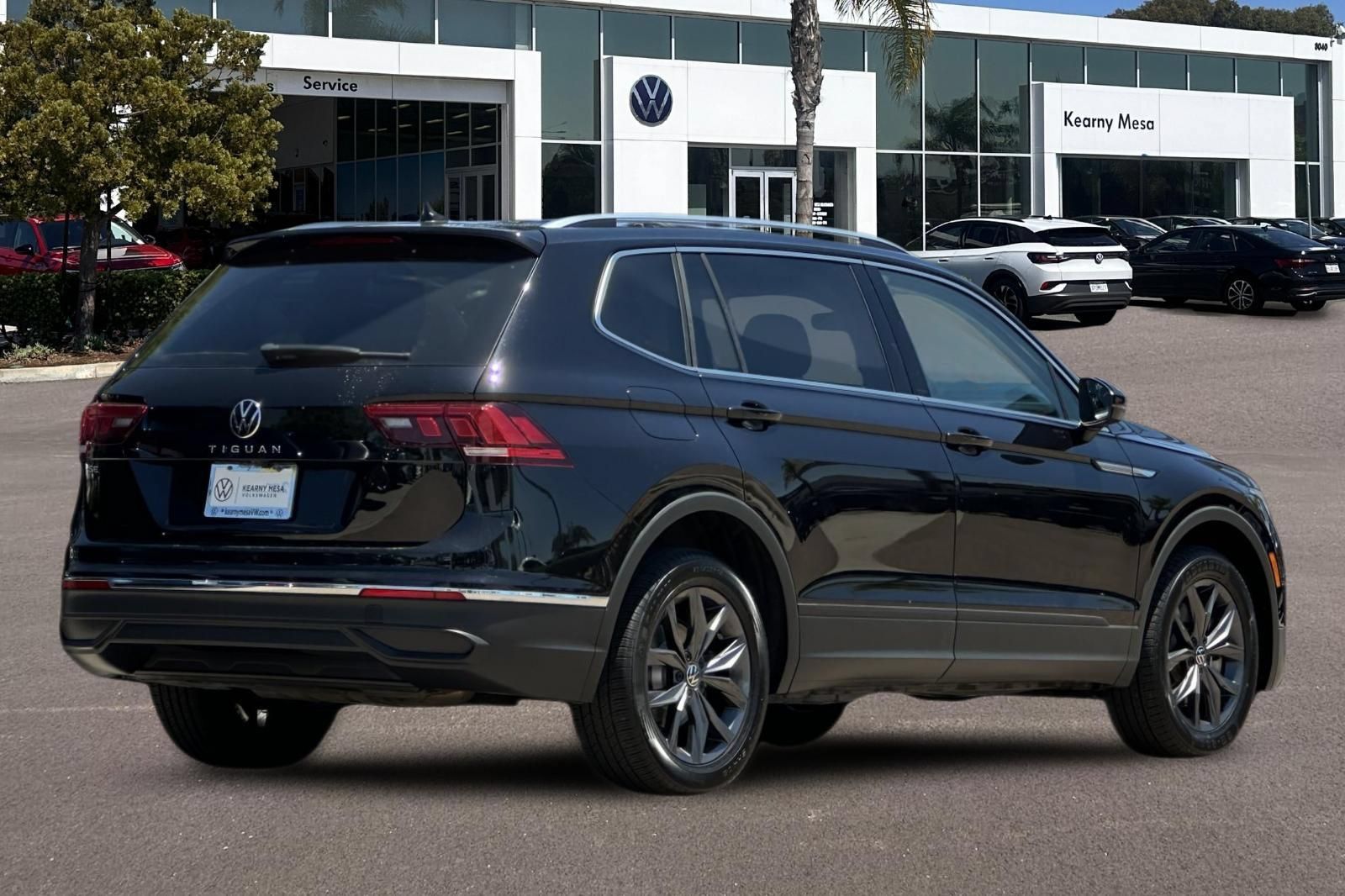 Used 2024 Volkswagen Tiguan SE FWD image 4