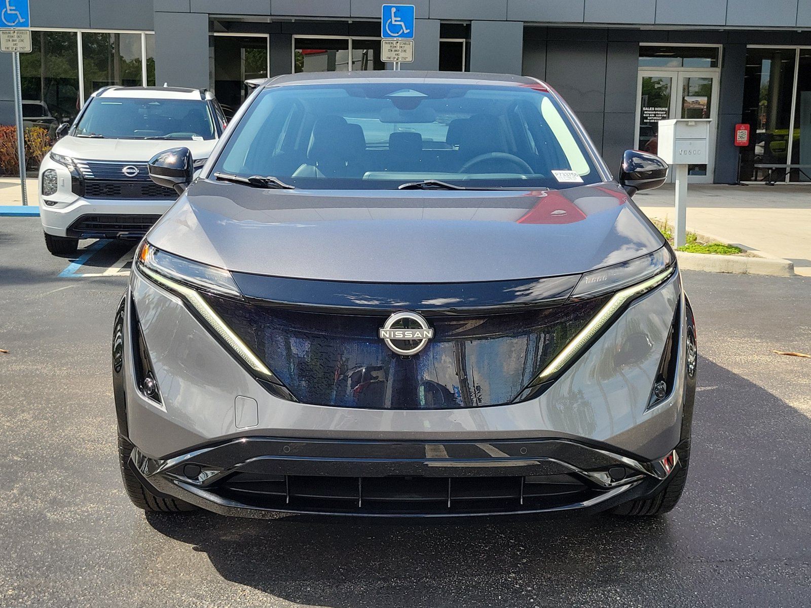Used 2024 Nissan Ariya AWD image 2