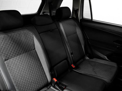 Used 2021 Volkswagen Tiguan S image 34