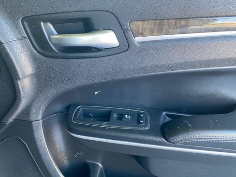 Used 2019 Chrysler 300 Limited AWD/4WD image 53