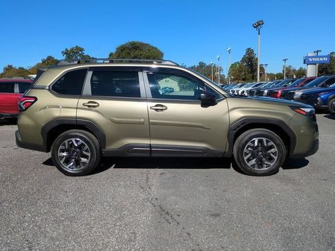Used 2025 Subaru Forester Premium AWD/4WD image 3