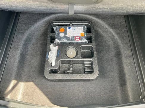 Certified 2025 Jeep Compass Limited AWD/4WD image 28