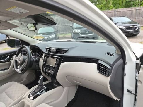 Used 2020 Nissan Rogue Sport SV w/ All-Weather Package AWD/4WD image 10