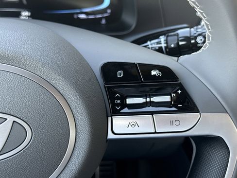 Certified 2025 Hyundai Elantra Sport image 21