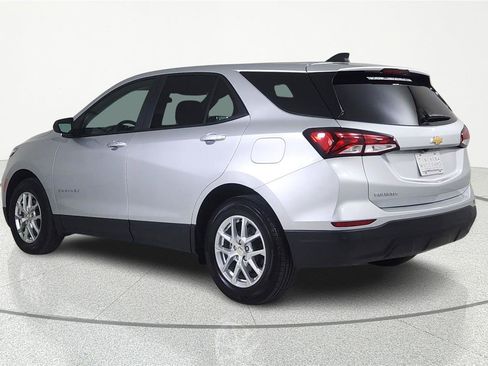 Used 2022 Chevrolet Equinox LS w/ LS Convenience Package image 3