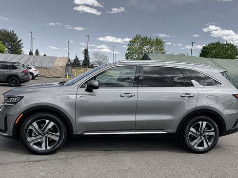 Used 2023 Kia Sorento EX image 4
