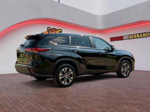 Used 2023 Toyota Highlander XLE FWD image 5