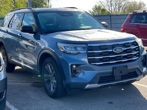 Used 2025 Ford Explorer Active w/ Active Comfort Package AWD/4WD image 2