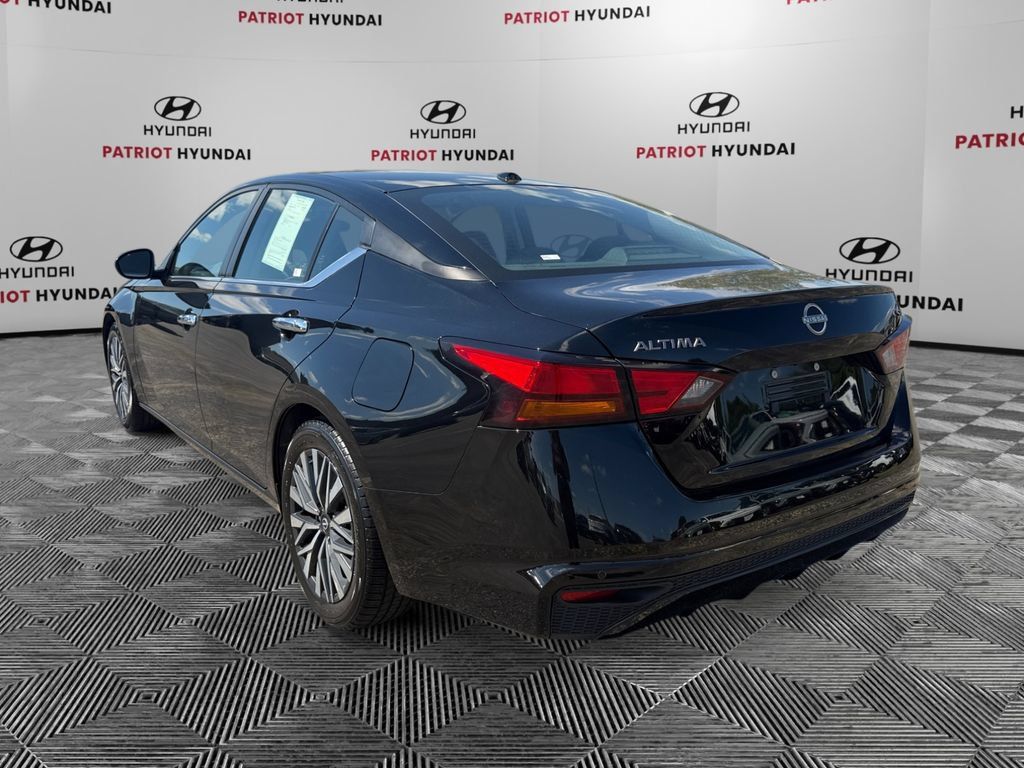 Used 2024 Nissan Altima 2.5 SV FWD image 5