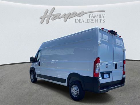Used 2025 RAM ProMaster 2500 w/ Convenience Group FWD image 9