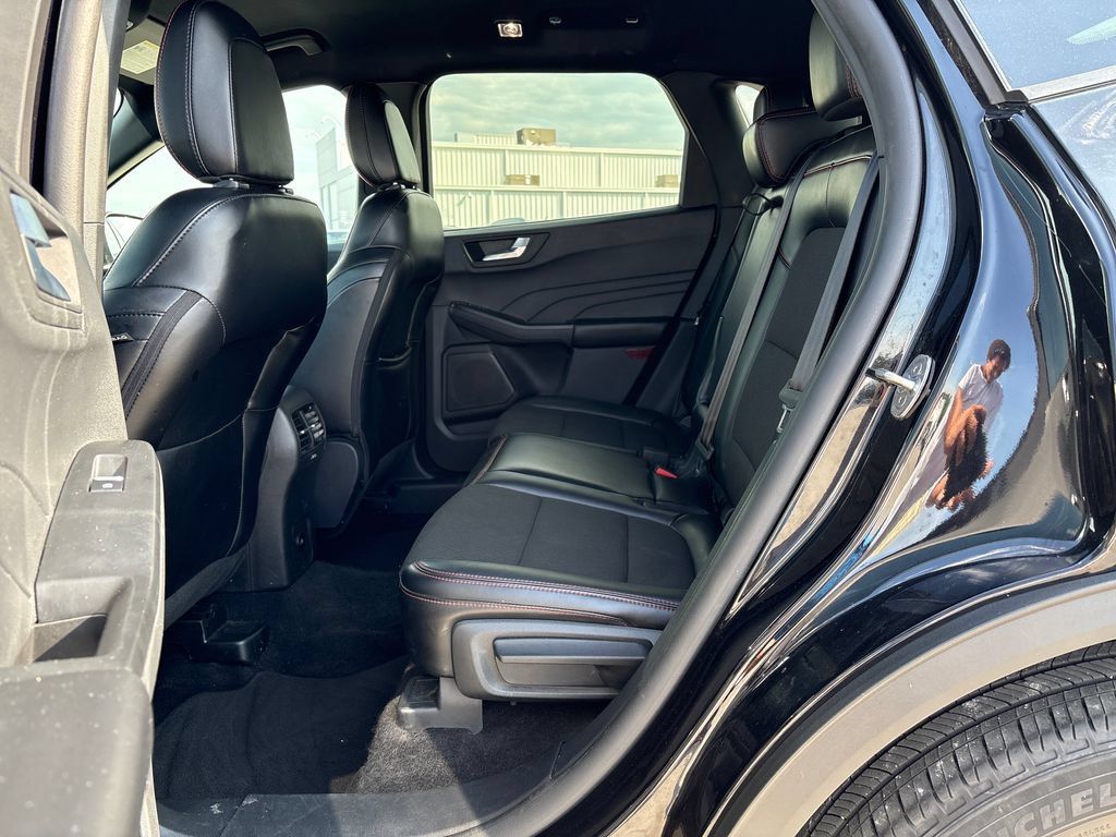 Used 2025 Ford Escape ST-Line Select AWD/4WD image 31