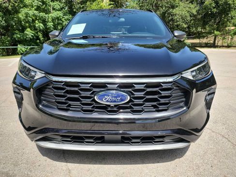 Used 2023 Ford Escape ST-Line FWD image 2