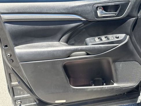 Used 2019 Toyota Highlander SE AWD/4WD image 10