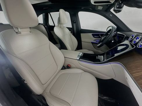 Used 2026 Mercedes-Benz GLC 300 4MATIC image 28