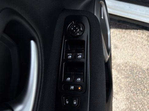 Used 2021 Jeep Renegade Latitude w/ Sun & Sound Group image 11