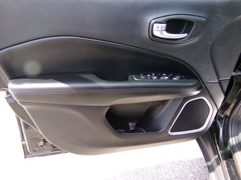 Used 2019 Jeep Compass Latitude AWD/4WD image 14