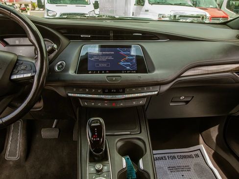 Used 2021 Cadillac XT4 Premium Luxury w/ Enhanced Visibility Package FWD image 15
