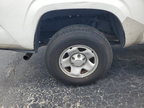 Used 2016 Toyota Tacoma SR RWD image 5