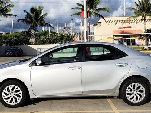 Used 2018 Toyota Corolla FWD image 2