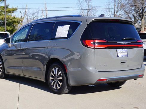 Used 2021 Chrysler Pacifica Touring-L image 5