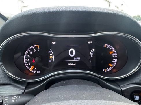 Used 2021 Jeep Grand Cherokee Laredo image 11