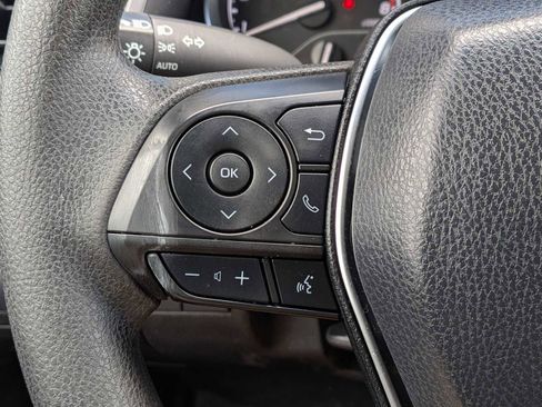 Used 2018 Toyota Camry LE FWD image 19