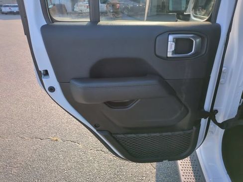 Used 2021 Jeep Wrangler Unlimited Sahara AWD/4WD image 28