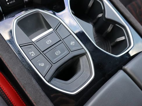 Used 2024 Lamborghini Urus S AWD/4WD image 11