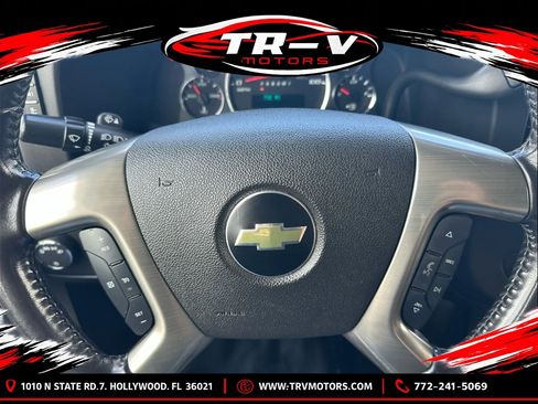 Used 2018 Chevrolet Express 2500 w/ Driver Convenience Package RWD image 19