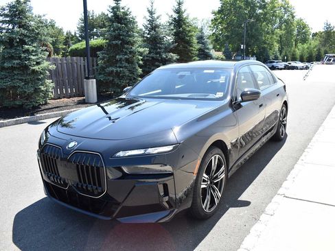 Used 2024 BMW 760i xDrive w/ Executive Package AWD/4WD image 3