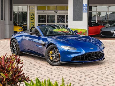 Used 2021 Aston Martin V8 Vantage Roadster image 3