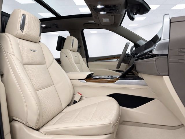 Used 2025 Cadillac Escalade Sport Platinum w/ LPO, Floor Liner Package AWD/4WD image 22