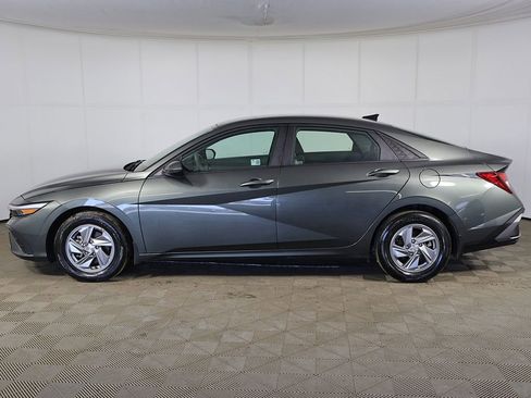 Certified 2024 Hyundai Elantra SE FWD image 12