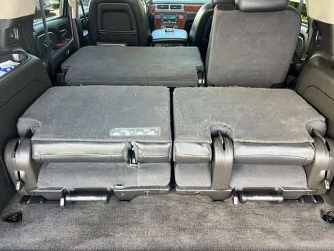 Used 2013 Chevrolet Tahoe LT RWD image 17