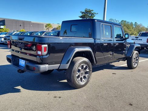 Used 2024 Jeep Gladiator Sport w/ Premium Package image 4