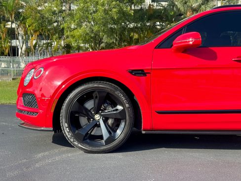 Used 2019 Bentley Bentayga image 27