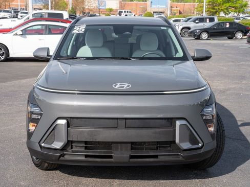 Used 2025 Hyundai Kona SEL image 2