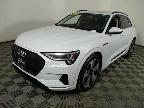 Used 2023 Audi e-tron Premium Plus image 7