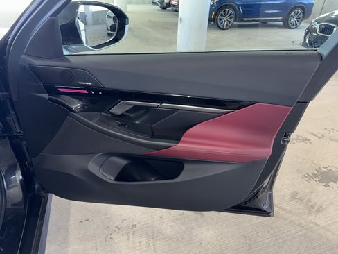 Certified 2025 BMW 530i image 9