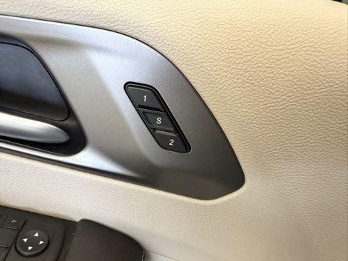 Used 2024 Chrysler Pacifica Touring-L image 20